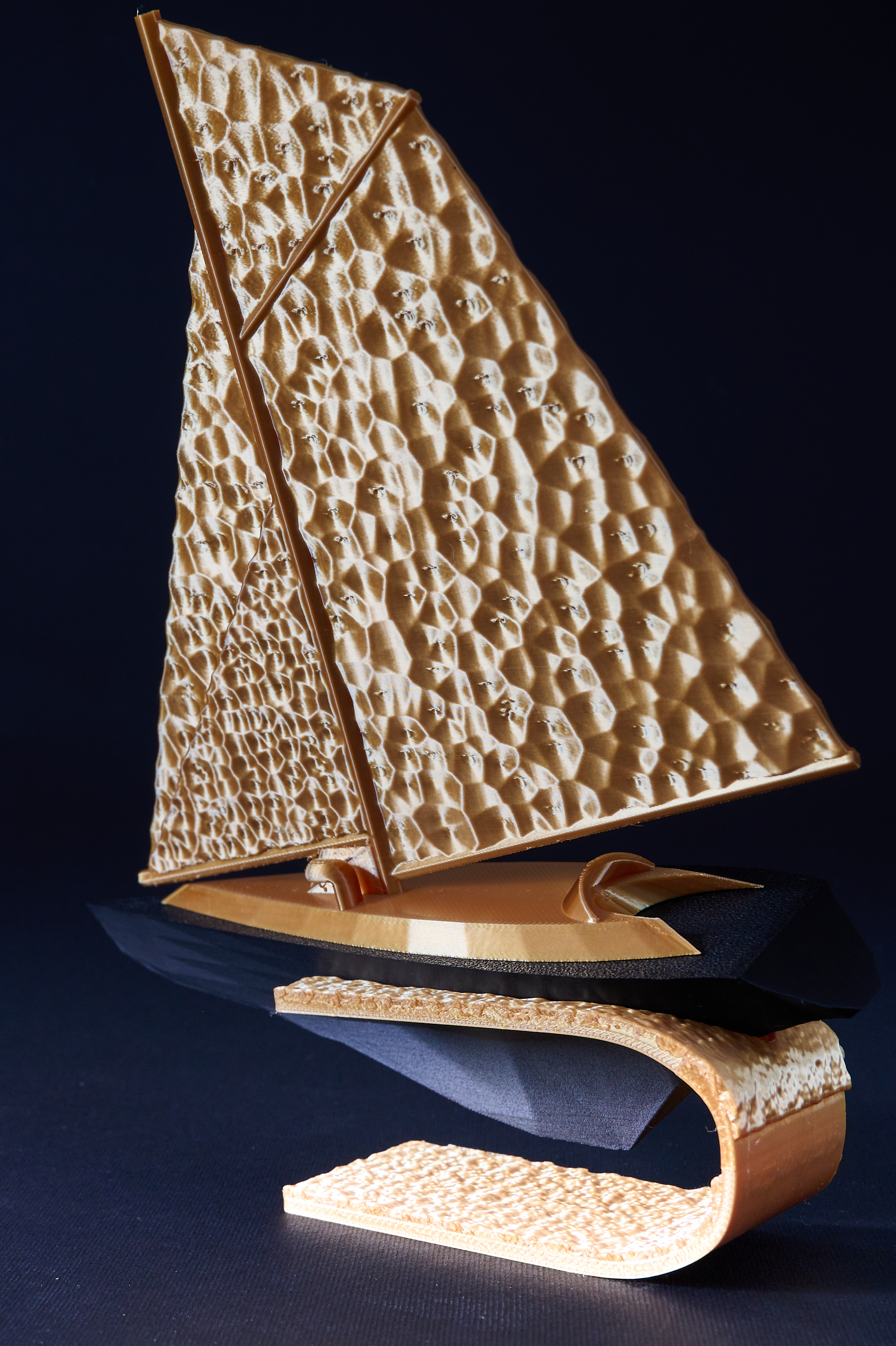 Sailboat Wind Gold, detail 2